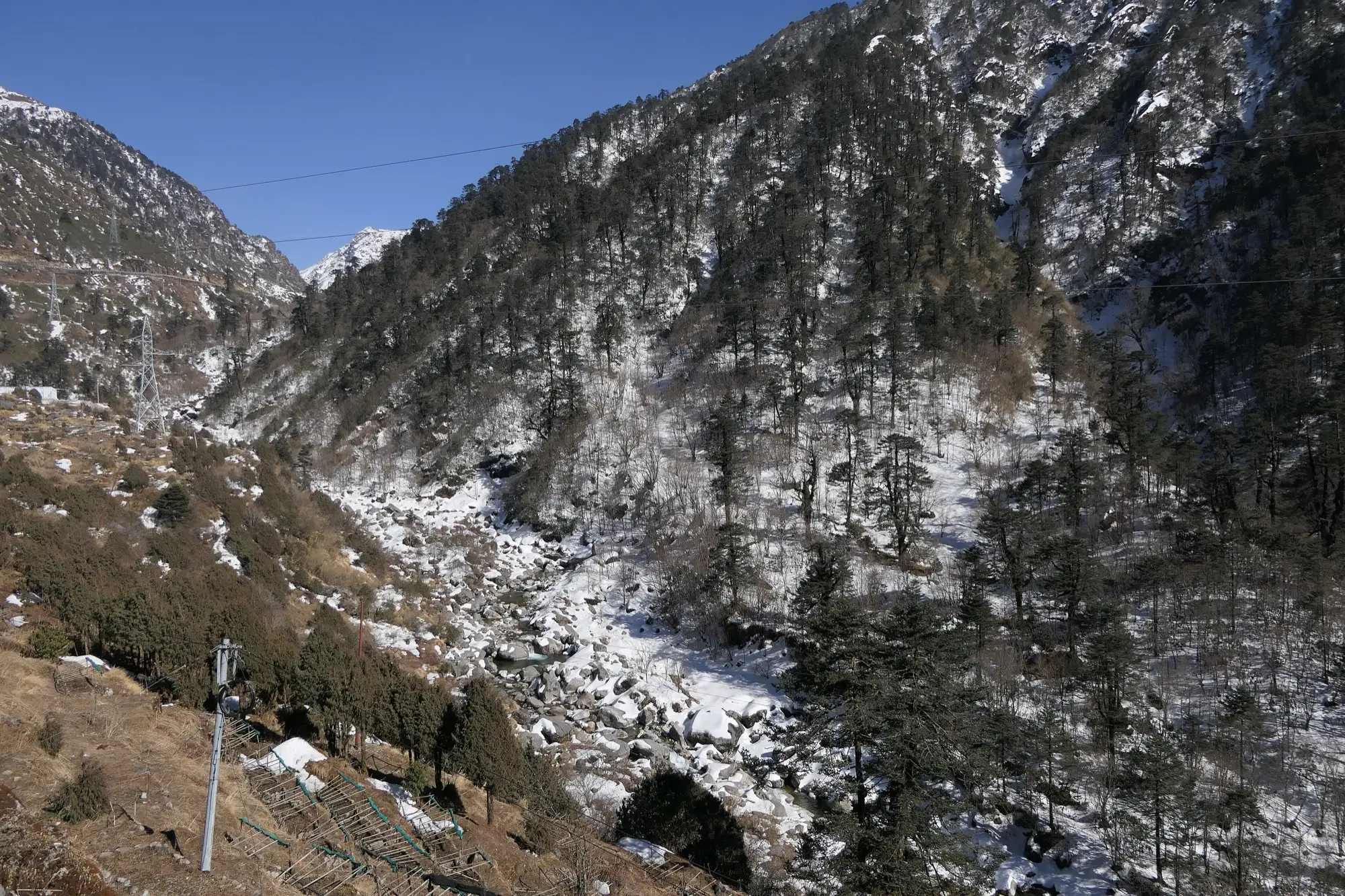 A snowy valley below the road to Nathu La in Sikkim